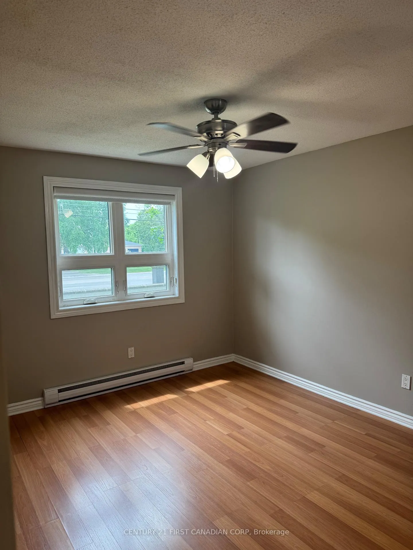 Photo 10 of Unit 206, 5 Jacksway Crescent, London, North G — HOMEH