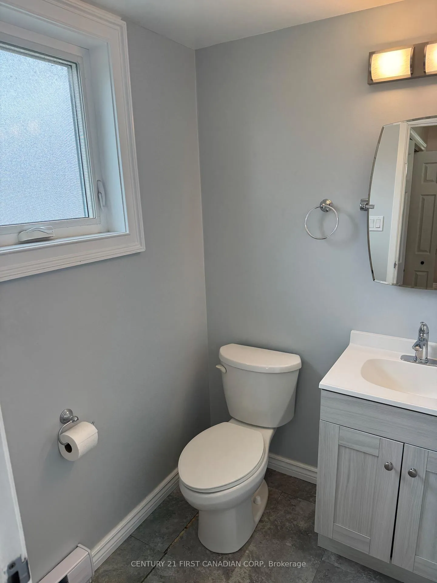 Photo 13 of Unit 206, 5 Jacksway Crescent, London, North G — HOMEH
