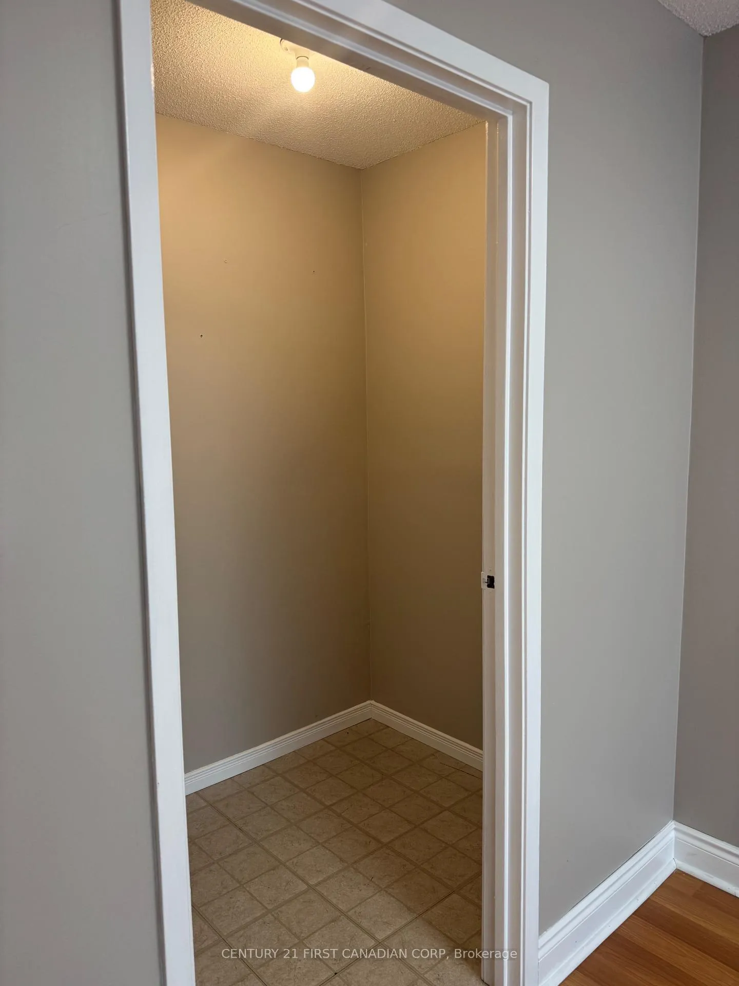Photo 19 of Unit 206, 5 Jacksway Crescent, London, North G — HOMEH