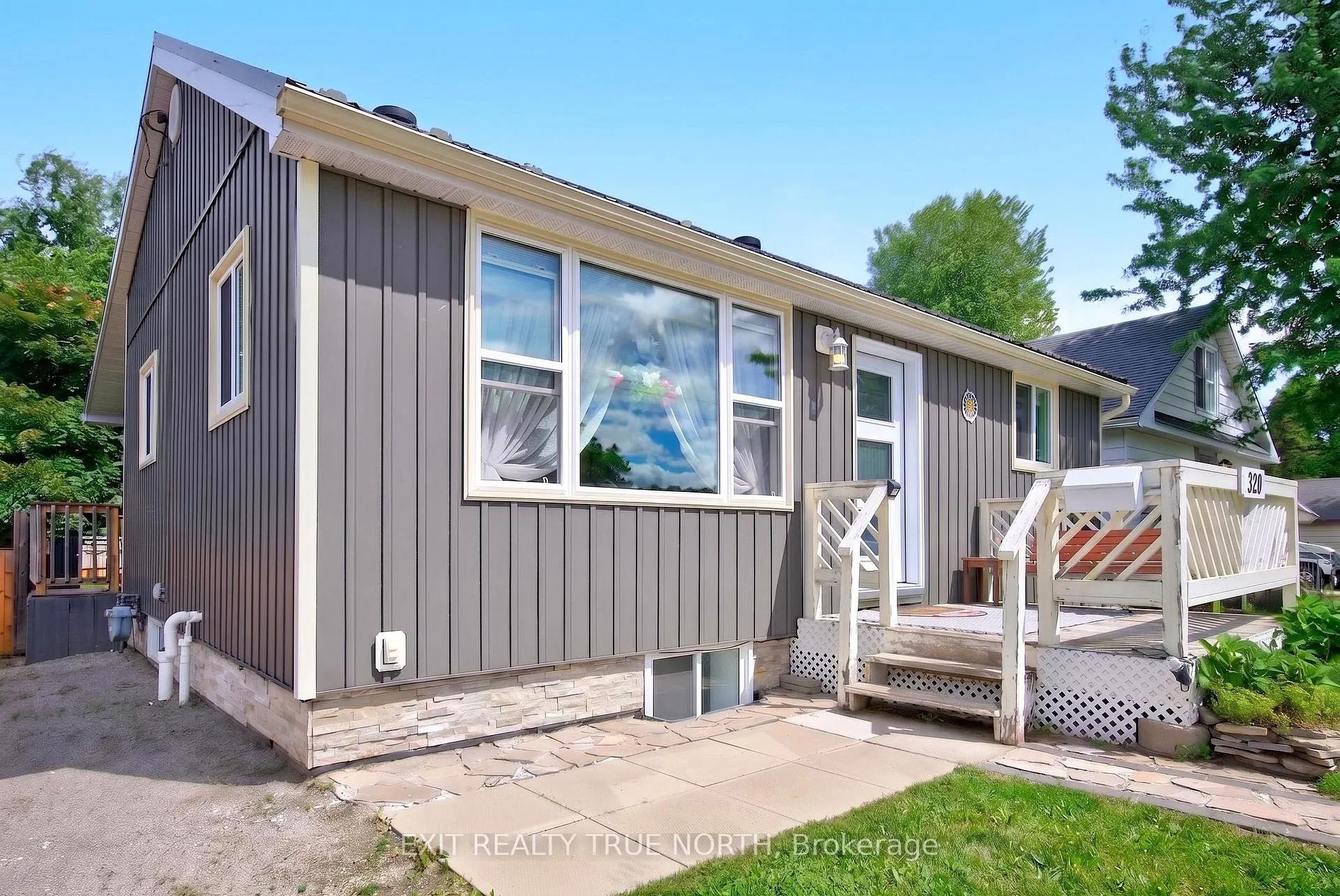 Photo 2 of 320 Yonge Street, Midland — HOMEH