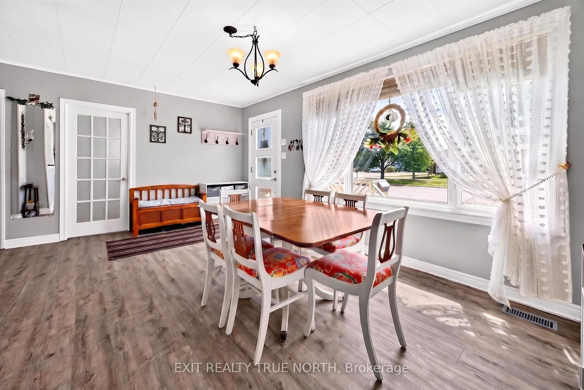 Photo 4 of 320 Yonge Street, Midland — HOMEH