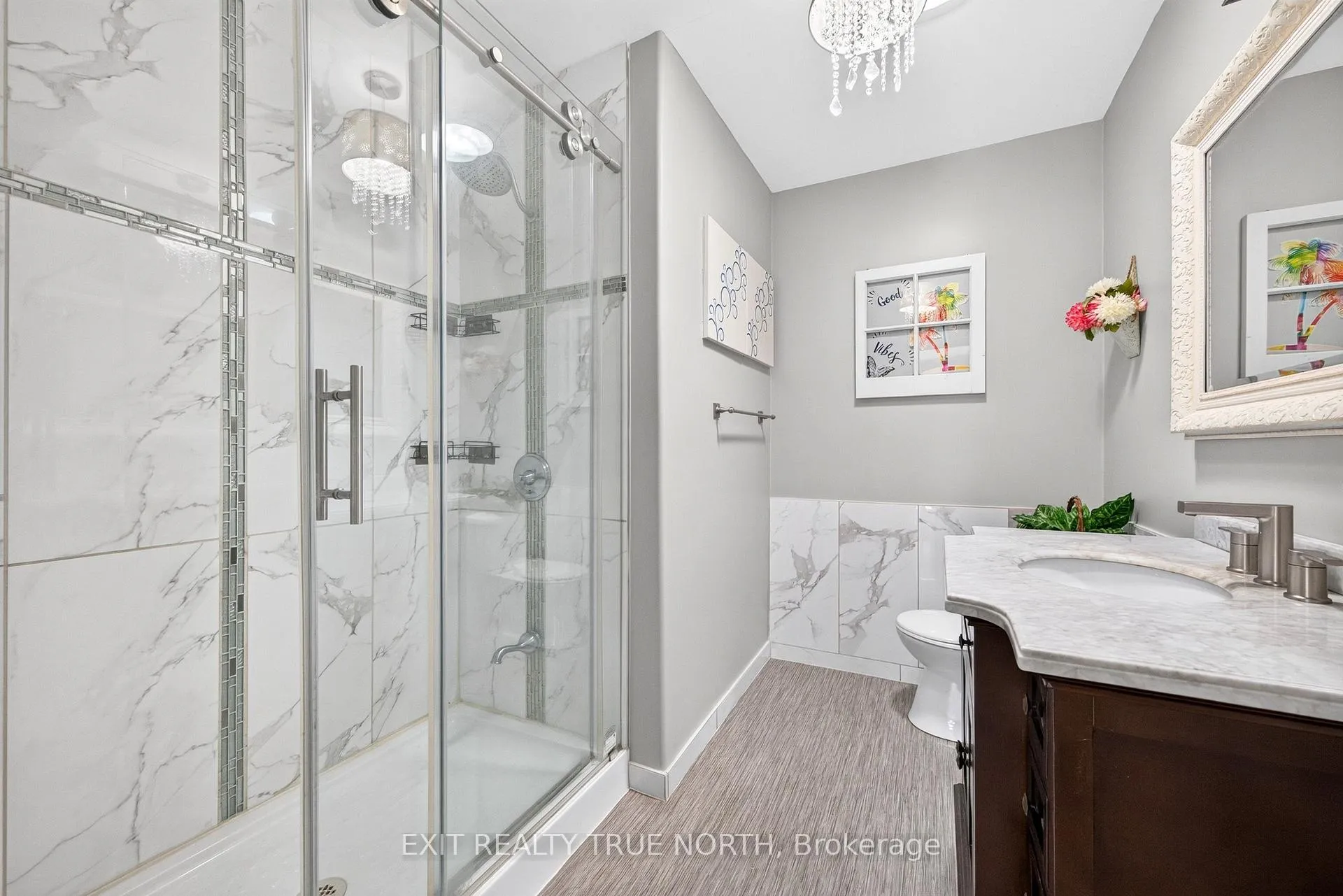 Photo 8 of 320 Yonge Street, Midland — HOMEH