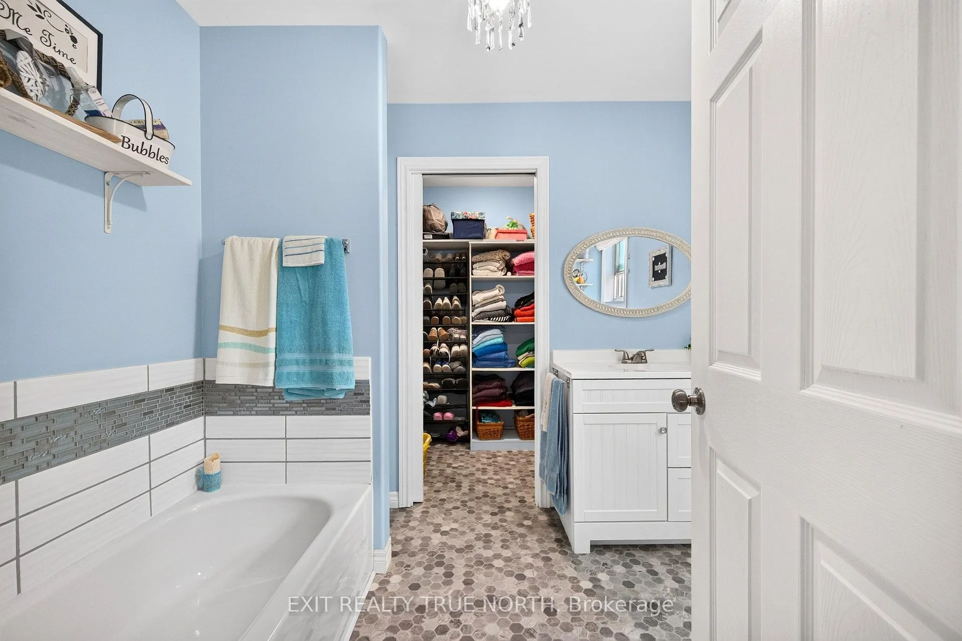 Photo 11 of 320 Yonge Street, Midland — HOMEH