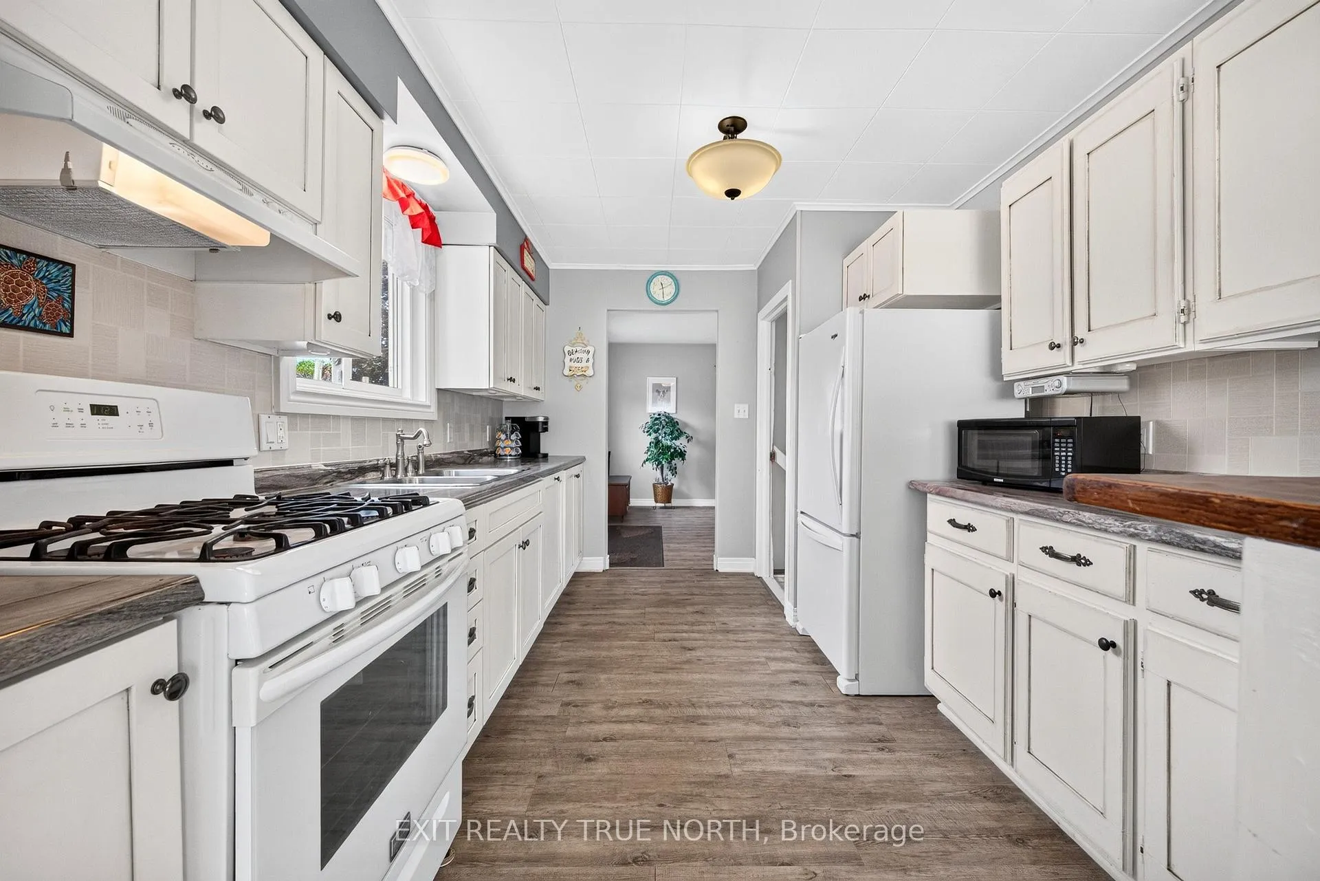 Photo 14 of 320 Yonge Street, Midland — HOMEH