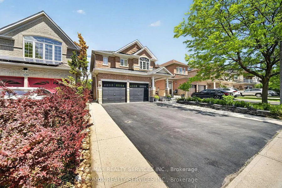 Photo 2 of 98 Saffron Crescent, Brampton, Bramalea North Industrial — HOMEH