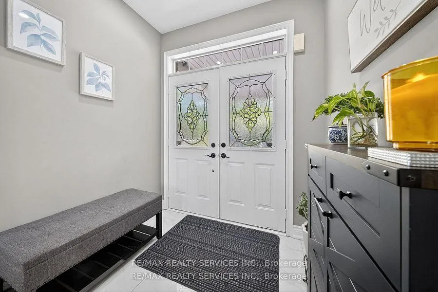 Photo 5 of 98 Saffron Crescent, Brampton, Bramalea North Industrial — HOMEH