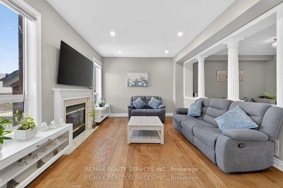 Photo 14 of 98 Saffron Crescent, Brampton, Bramalea North Industrial — HOMEH