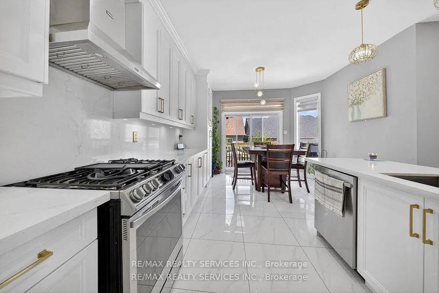 Photo 17 of 98 Saffron Crescent, Brampton, Bramalea North Industrial — HOMEH
