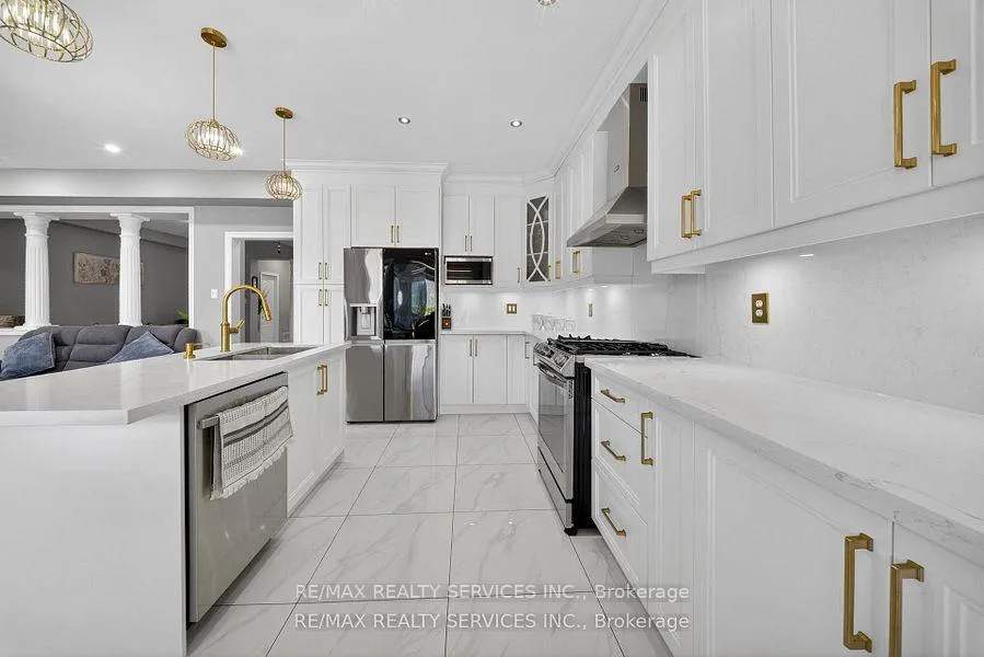 Photo 18 of 98 Saffron Crescent, Brampton, Bramalea North Industrial — HOMEH