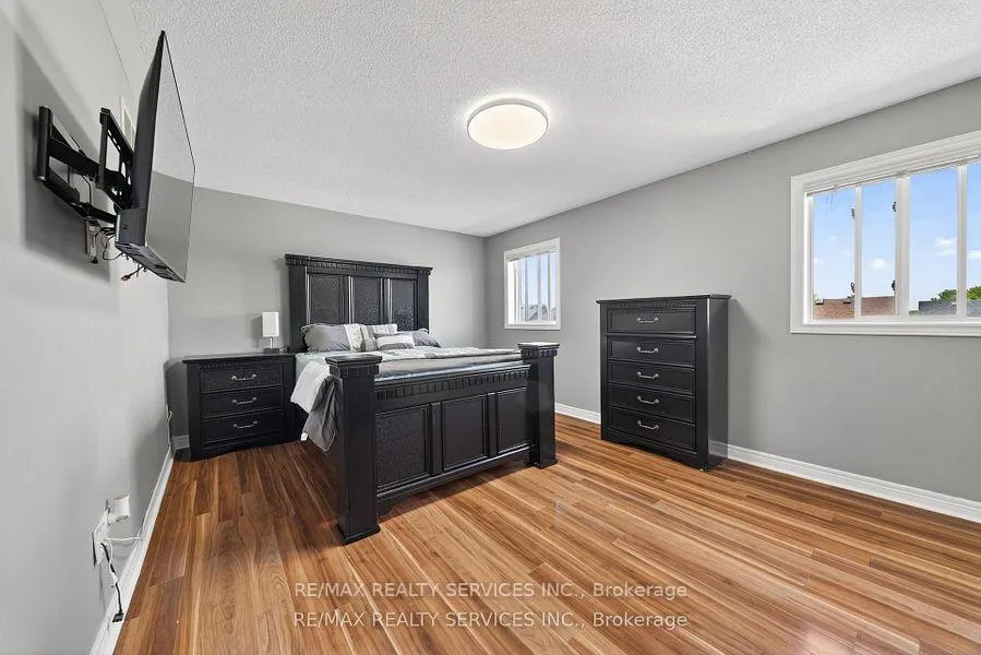 Photo 24 of 98 Saffron Crescent, Brampton, Bramalea North Industrial — HOMEH