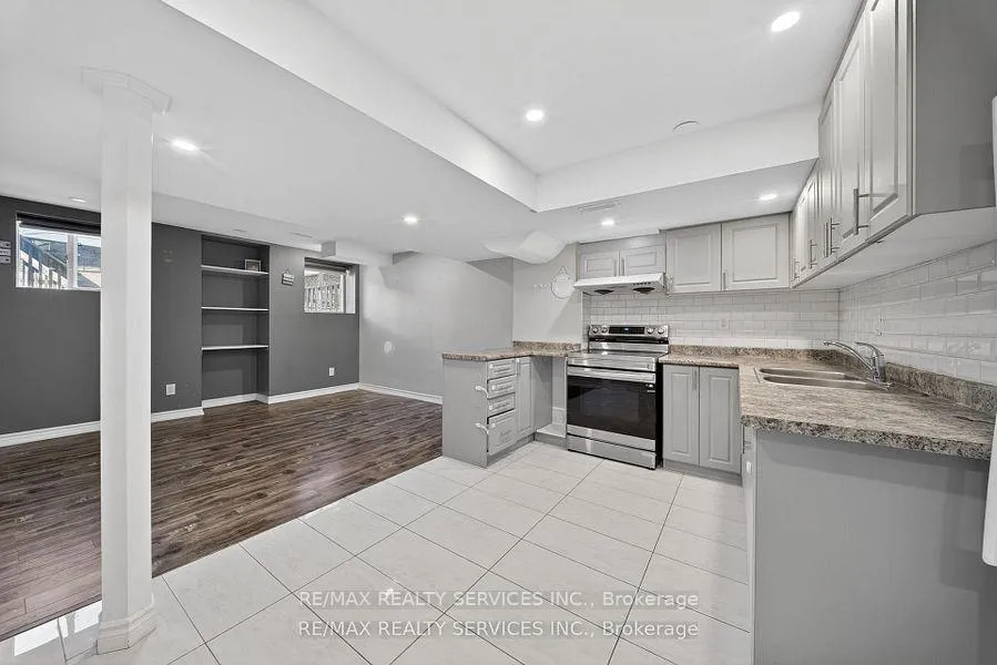 Photo 35 of 98 Saffron Crescent, Brampton, Bramalea North Industrial — HOMEH