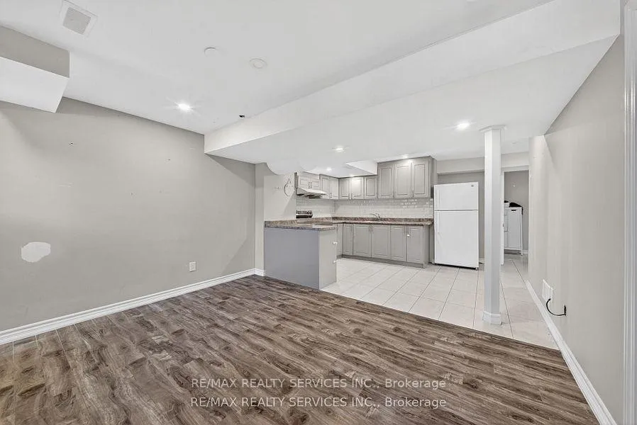 Photo 36 of 98 Saffron Crescent, Brampton, Bramalea North Industrial — HOMEH