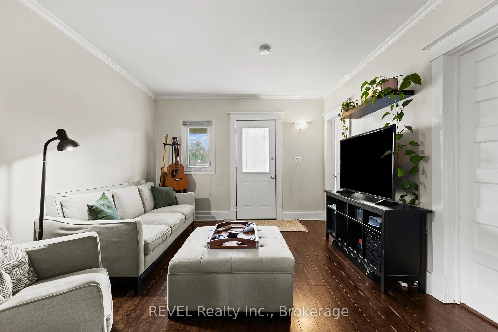 Photo 5 of 20 Monck Street, St. Catharines, Western Hill — HOMEH