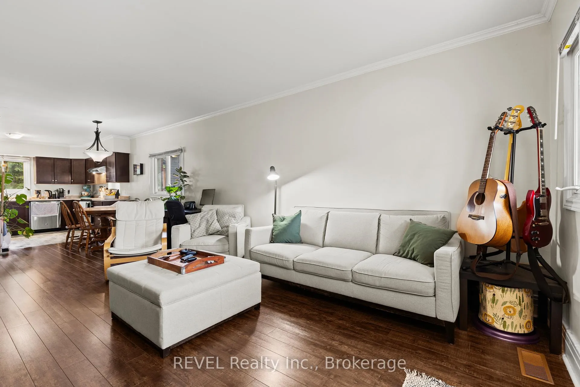 Photo 8 of 20 Monck Street, St. Catharines, Western Hill — HOMEH