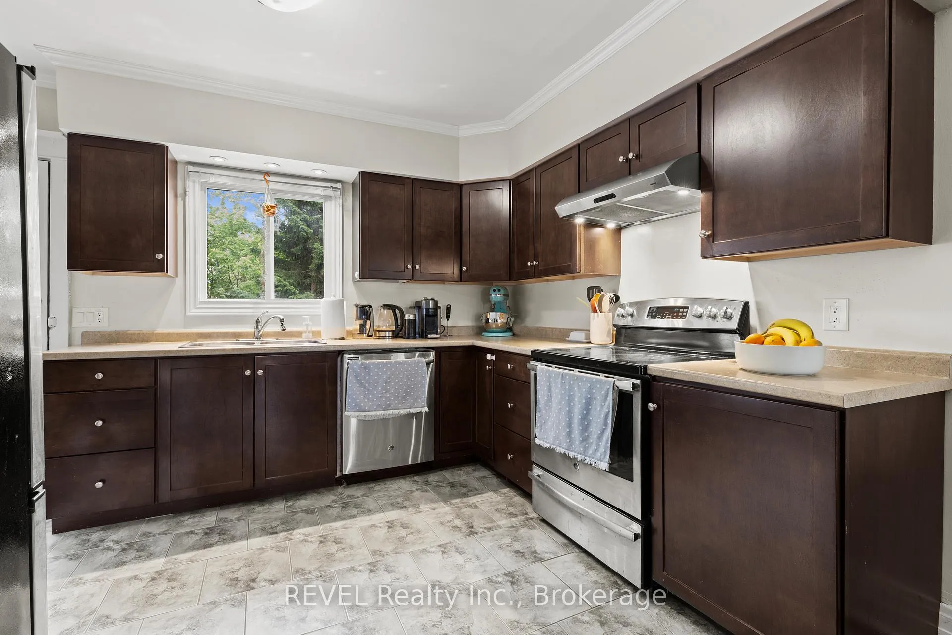 Photo 11 of 20 Monck Street, St. Catharines, Western Hill — HOMEH