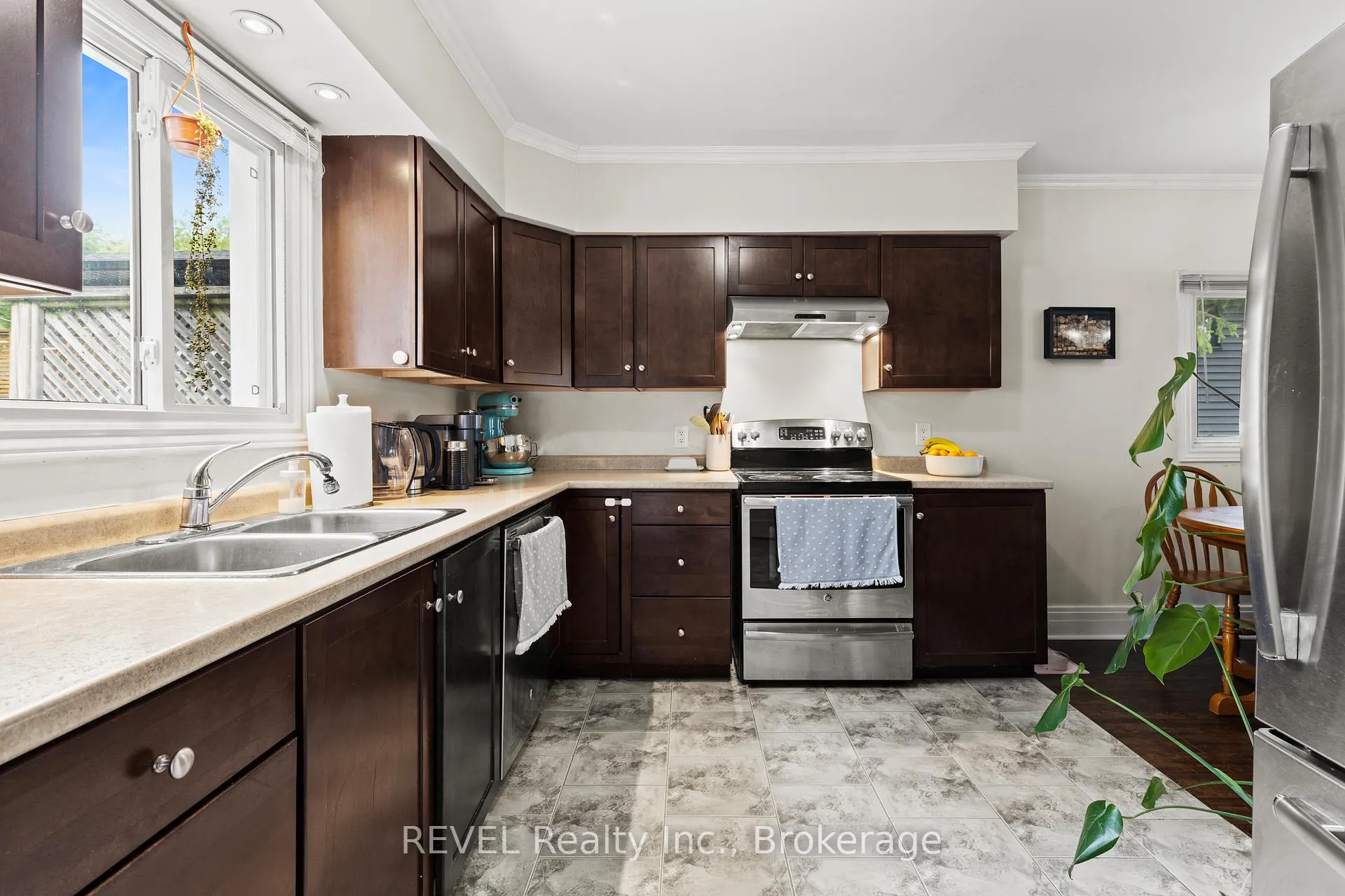 Photo 14 of 20 Monck Street, St. Catharines, Western Hill — HOMEH
