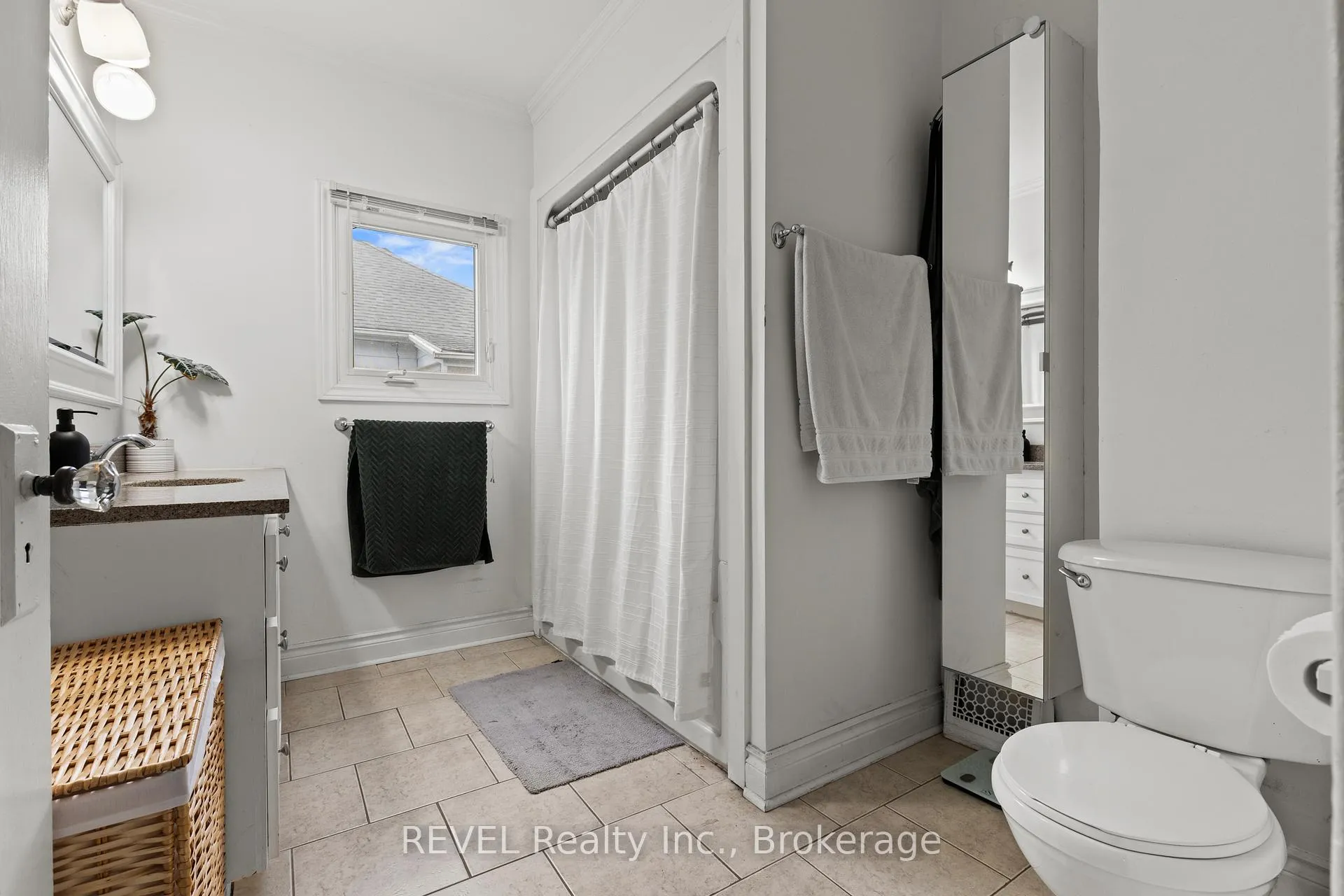 Photo 19 of 20 Monck Street, St. Catharines, Western Hill — HOMEH