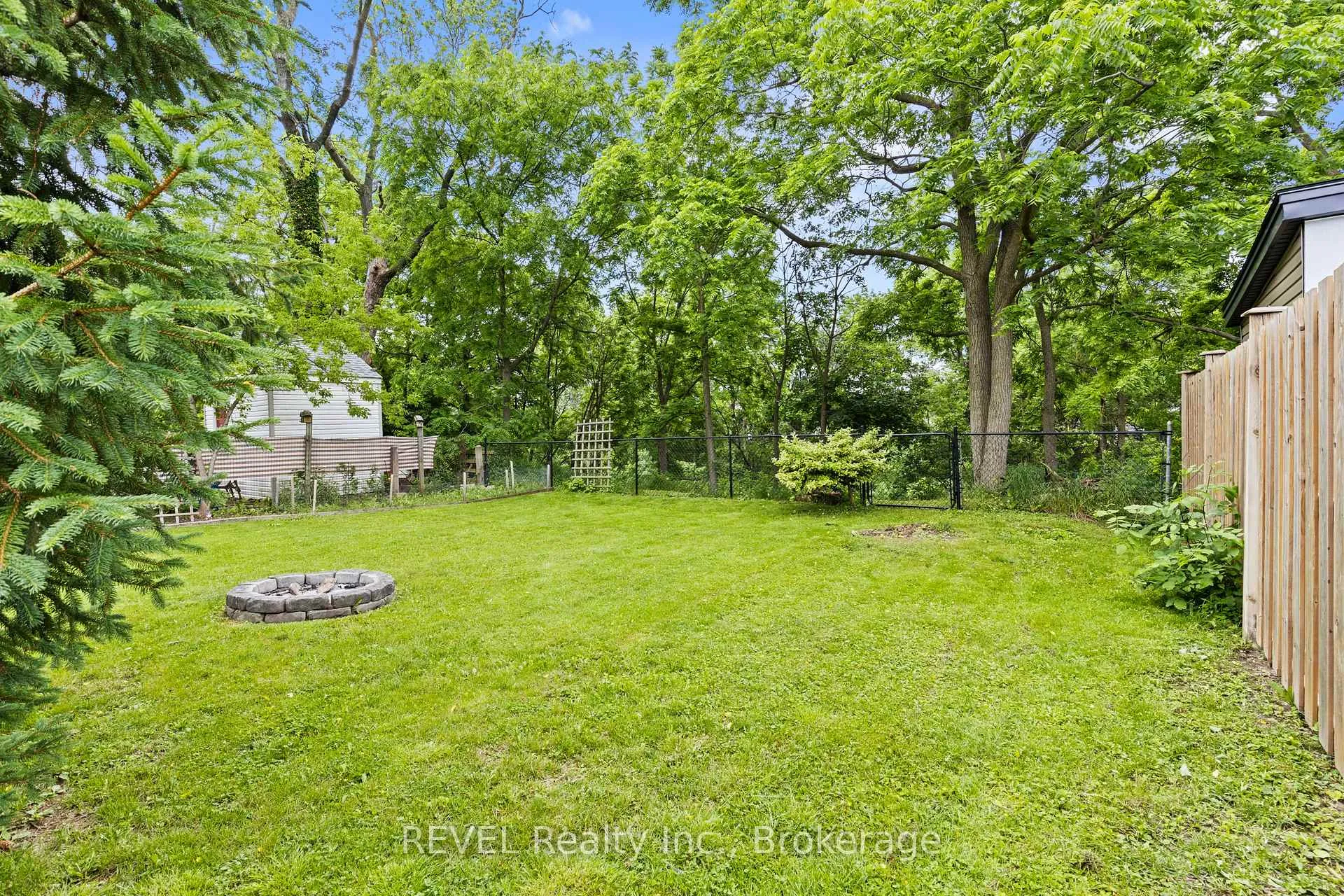 Photo 22 of 20 Monck Street, St. Catharines, Western Hill — HOMEH