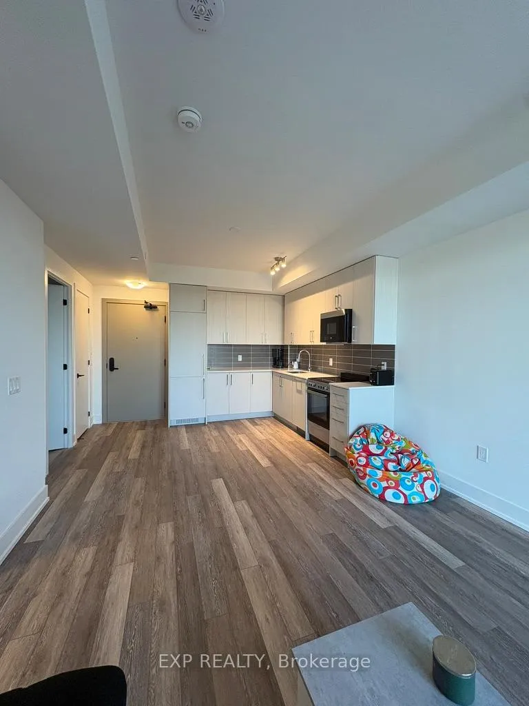 Photo 3 of Unit 442, 2075 King Road, King, King City — HOMEH
