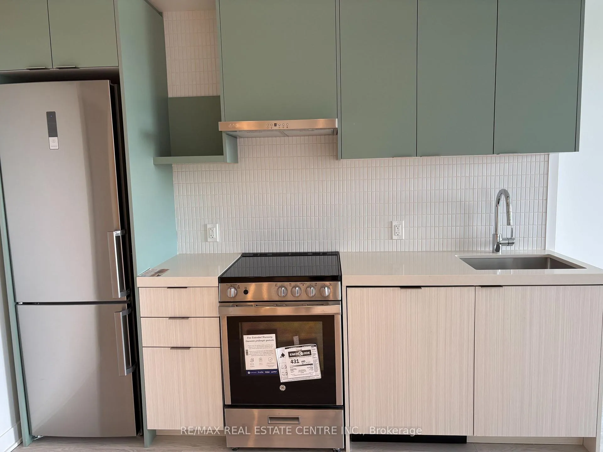 Photo 5 of Unit 806, 10 Flavelle Trail, Vaughan, Steeles West Industrial — HOMEH