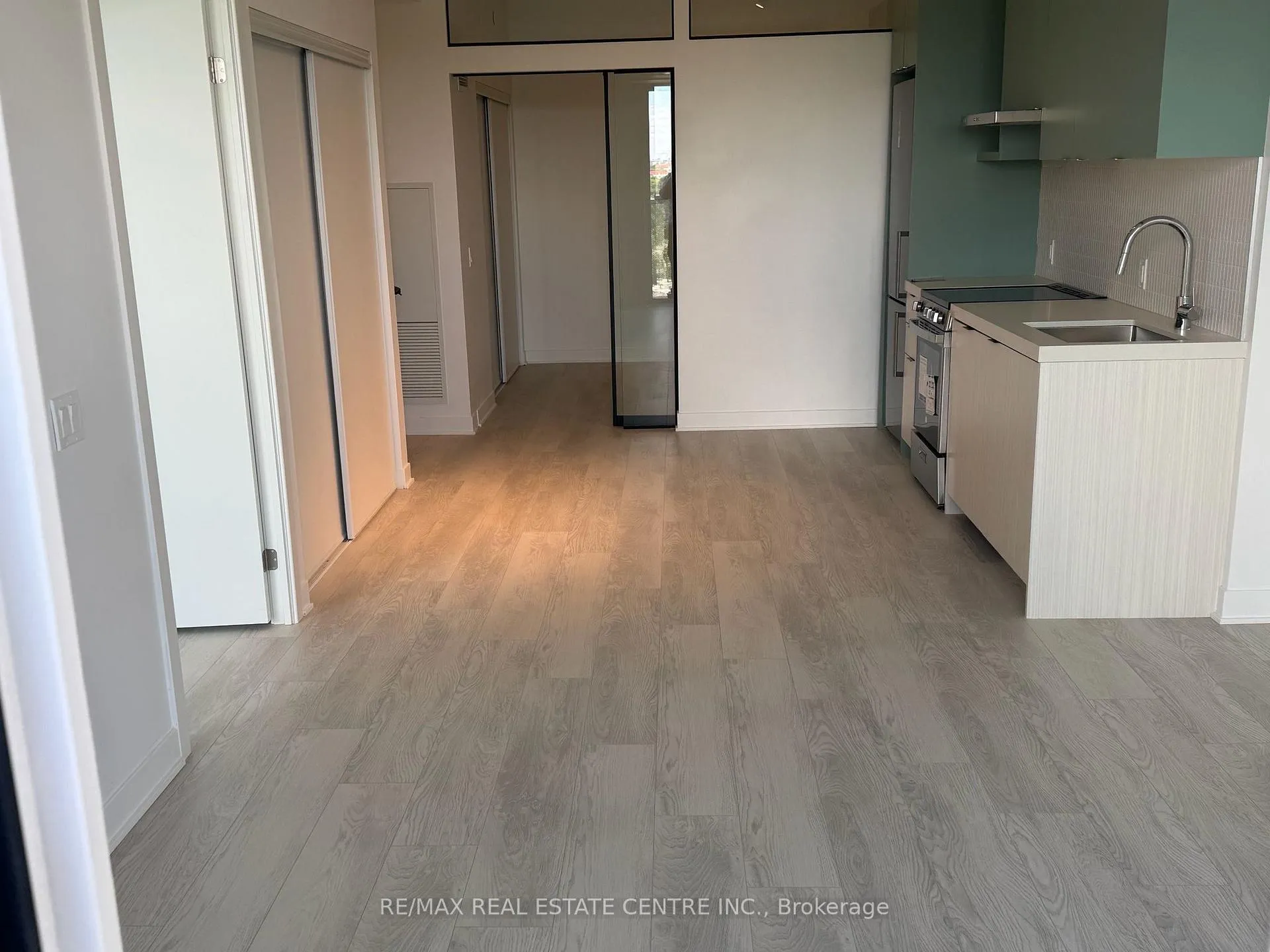 Photo 6 of Unit 806, 10 Flavelle Trail, Vaughan, Steeles West Industrial — HOMEH