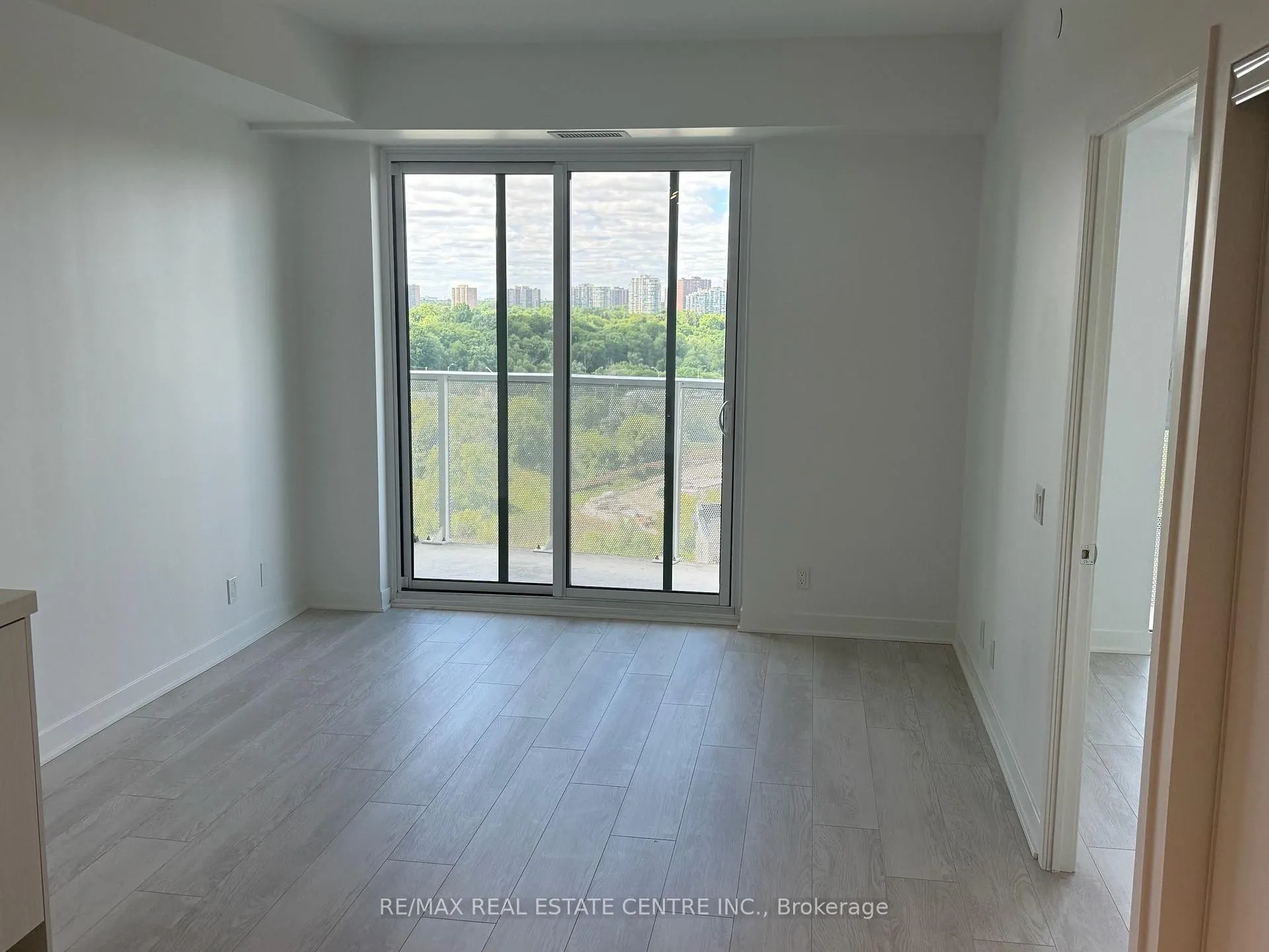 Photo 8 of Unit 806, 10 Flavelle Trail, Vaughan, Steeles West Industrial — HOMEH