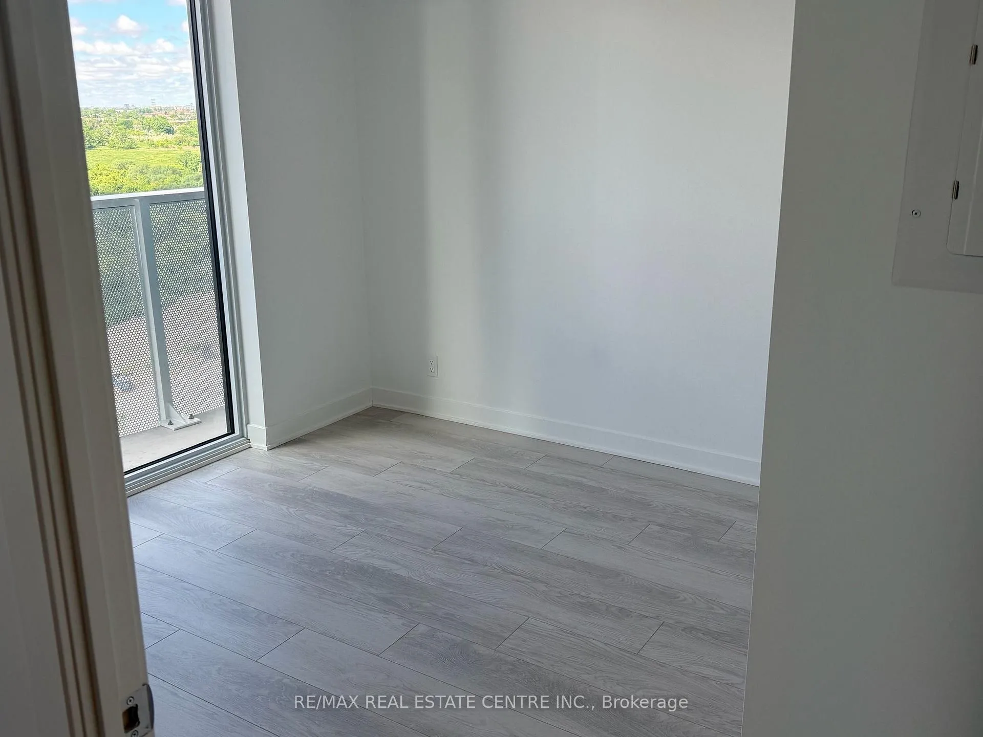 Photo 9 of Unit 806, 10 Flavelle Trail, Vaughan, Steeles West Industrial — HOMEH