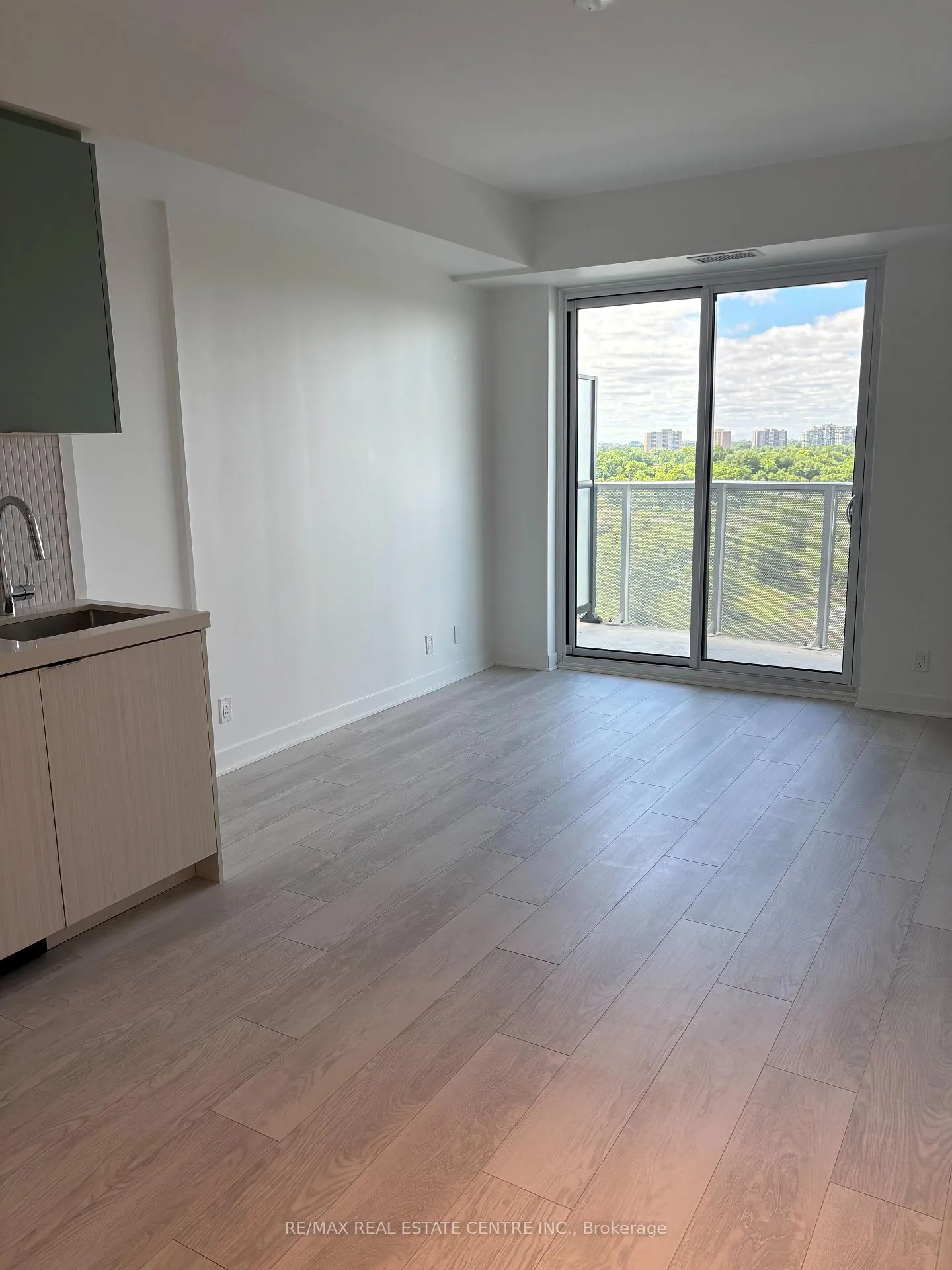 Photo 10 of Unit 806, 10 Flavelle Trail, Vaughan, Steeles West Industrial — HOMEH