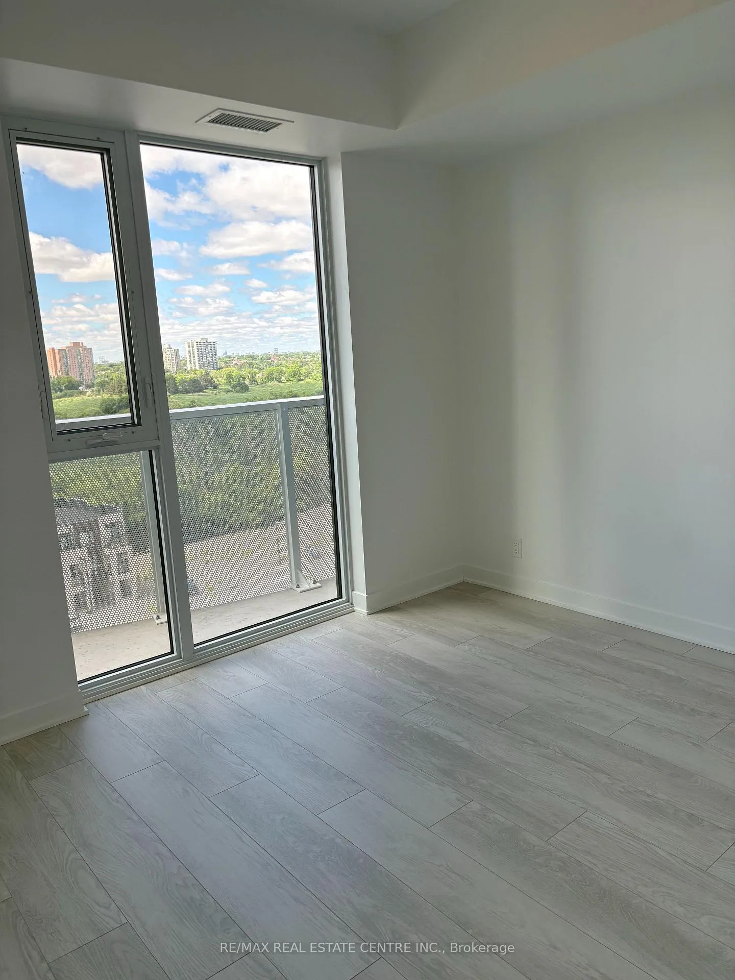 Photo 12 of Unit 806, 10 Flavelle Trail, Vaughan, Steeles West Industrial — HOMEH