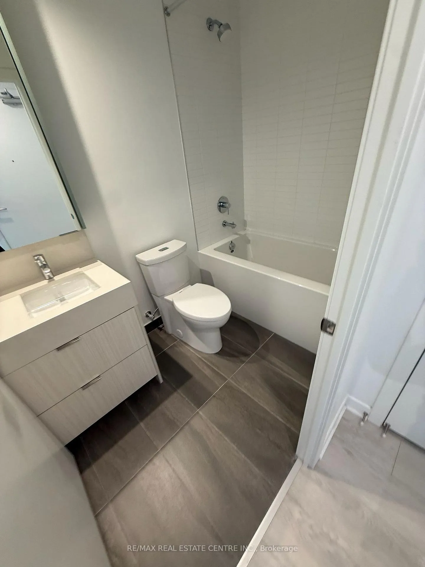 Photo 13 of Unit 806, 10 Flavelle Trail, Vaughan, Steeles West Industrial — HOMEH