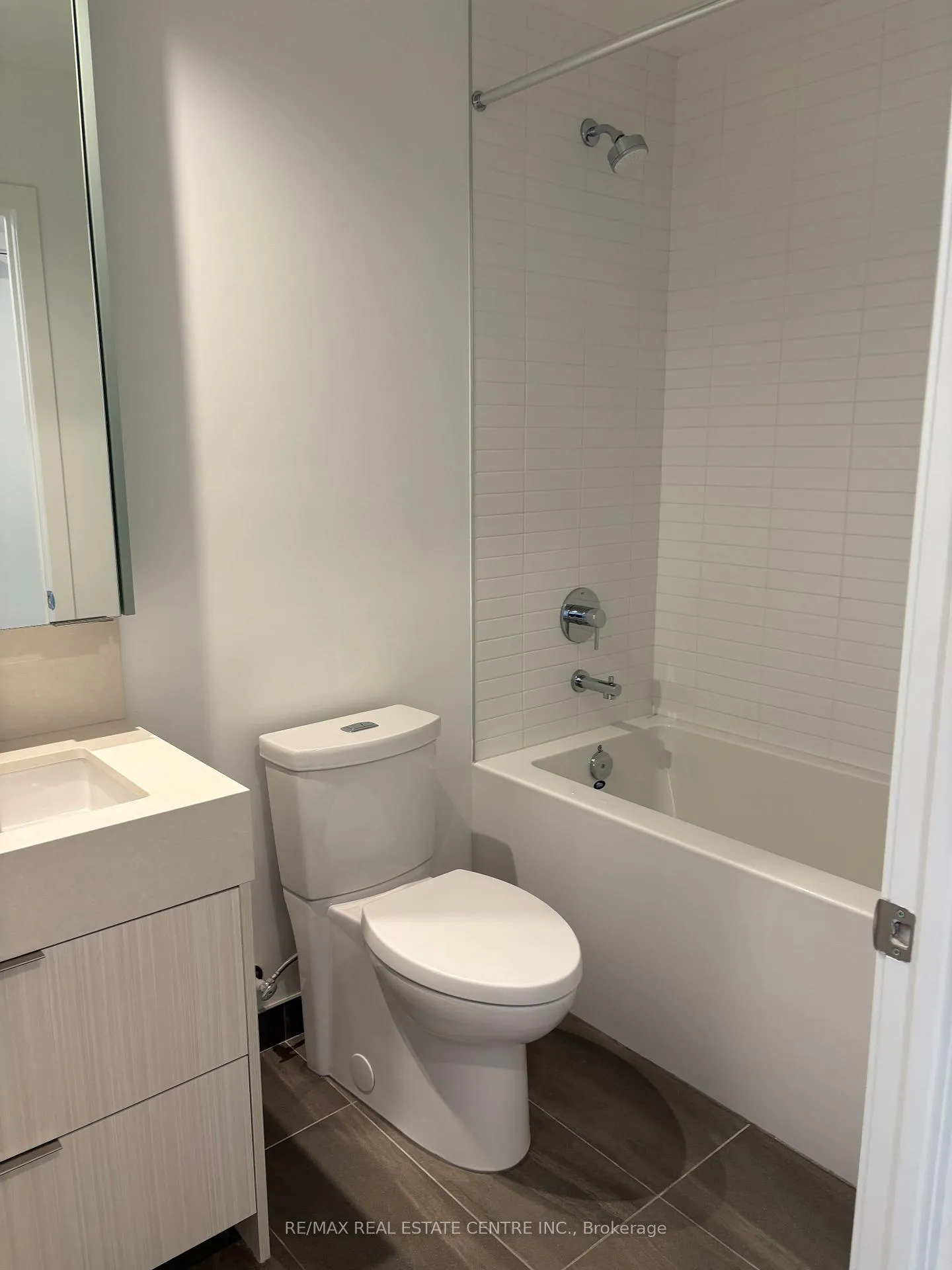 Photo 14 of Unit 806, 10 Flavelle Trail, Vaughan, Steeles West Industrial — HOMEH