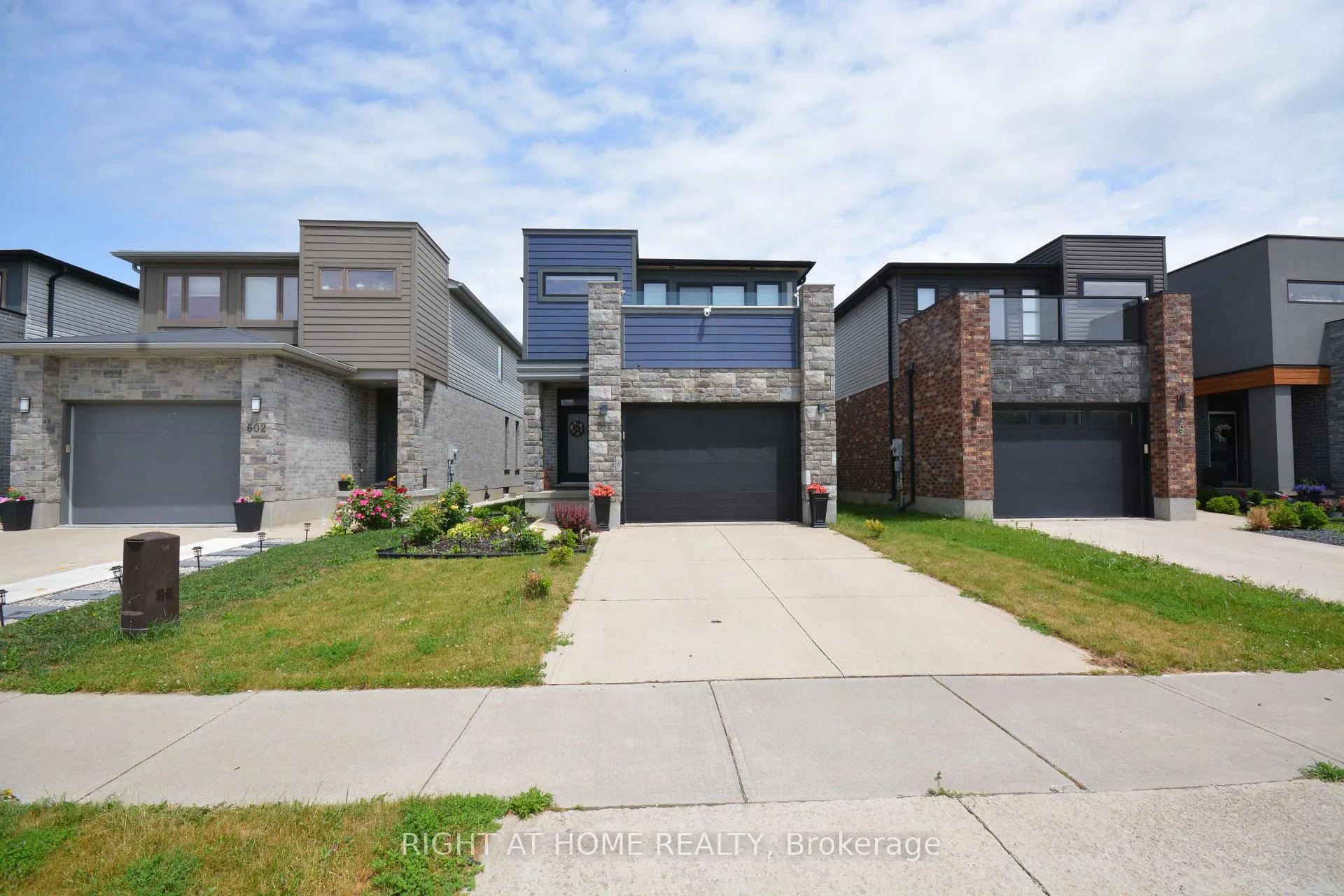 Photo 4 of 598 Freeport Street, London, North E — HOMEH