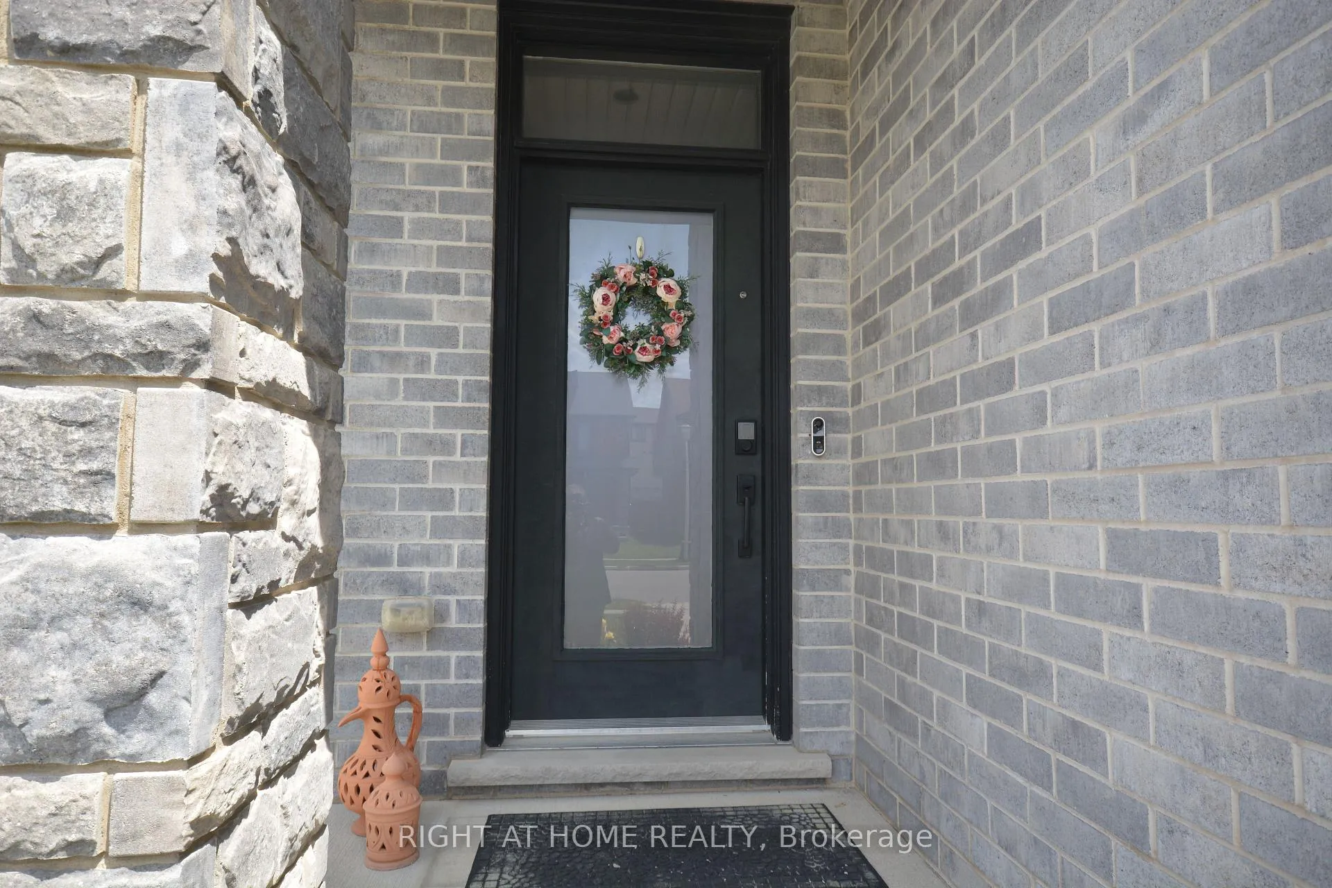 Photo 6 of 598 Freeport Street, London, North E — HOMEH