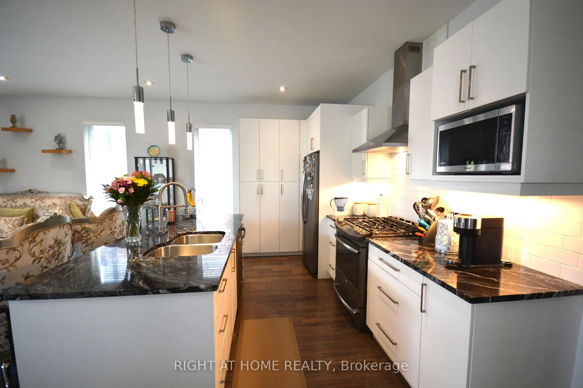 Photo 9 of 598 Freeport Street, London, North E — HOMEH