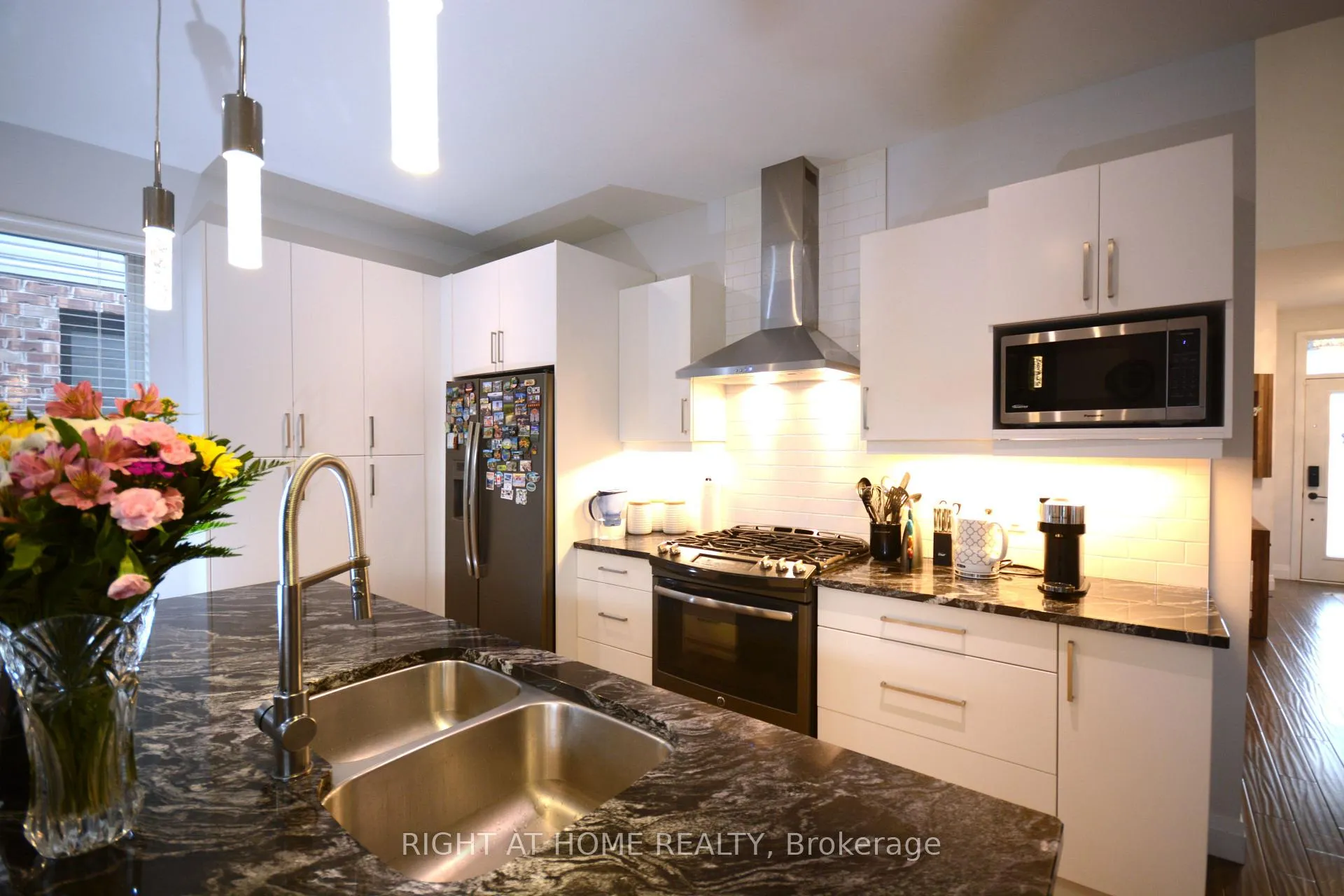 Photo 10 of 598 Freeport Street, London, North E — HOMEH