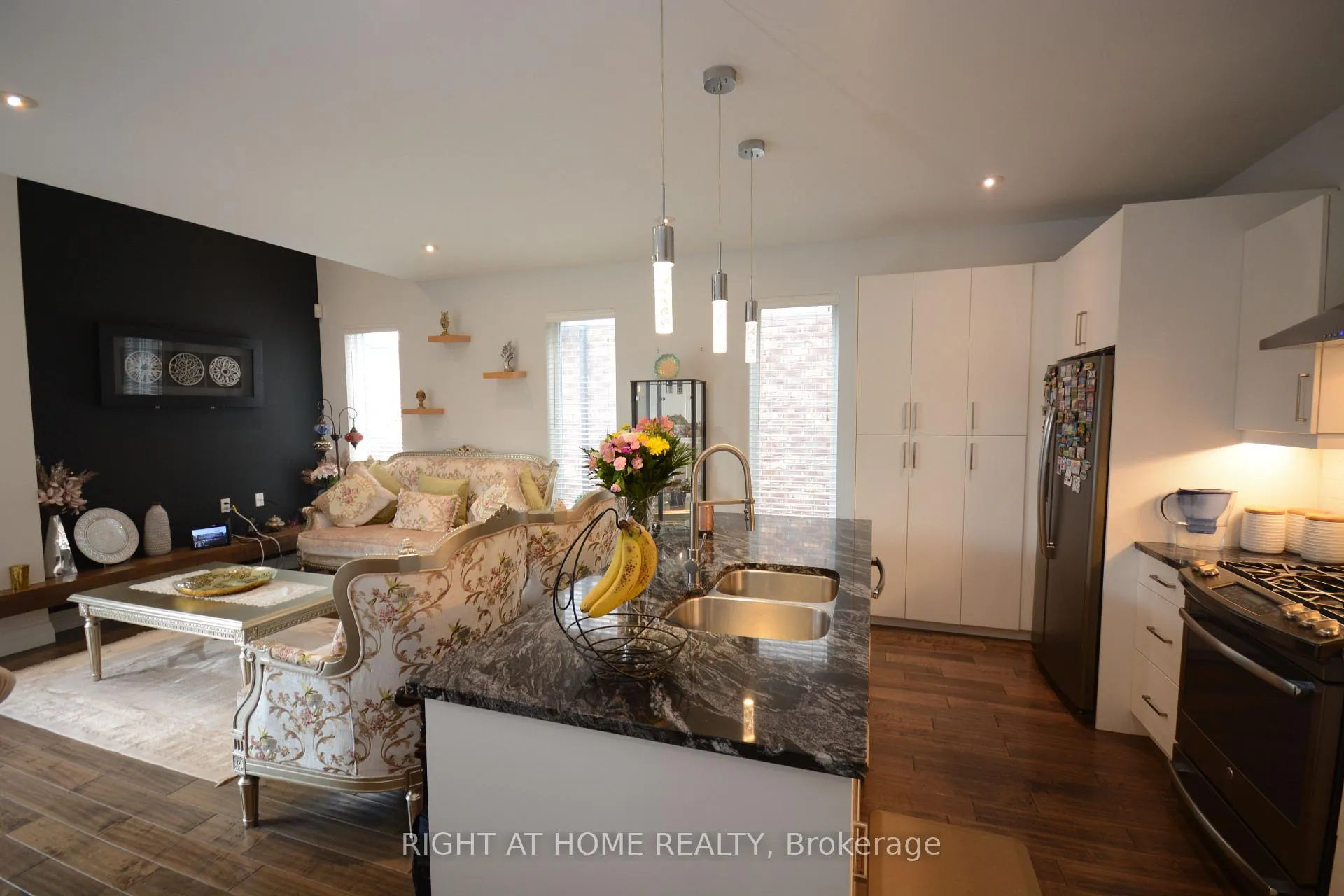 Photo 11 of 598 Freeport Street, London, North E — HOMEH