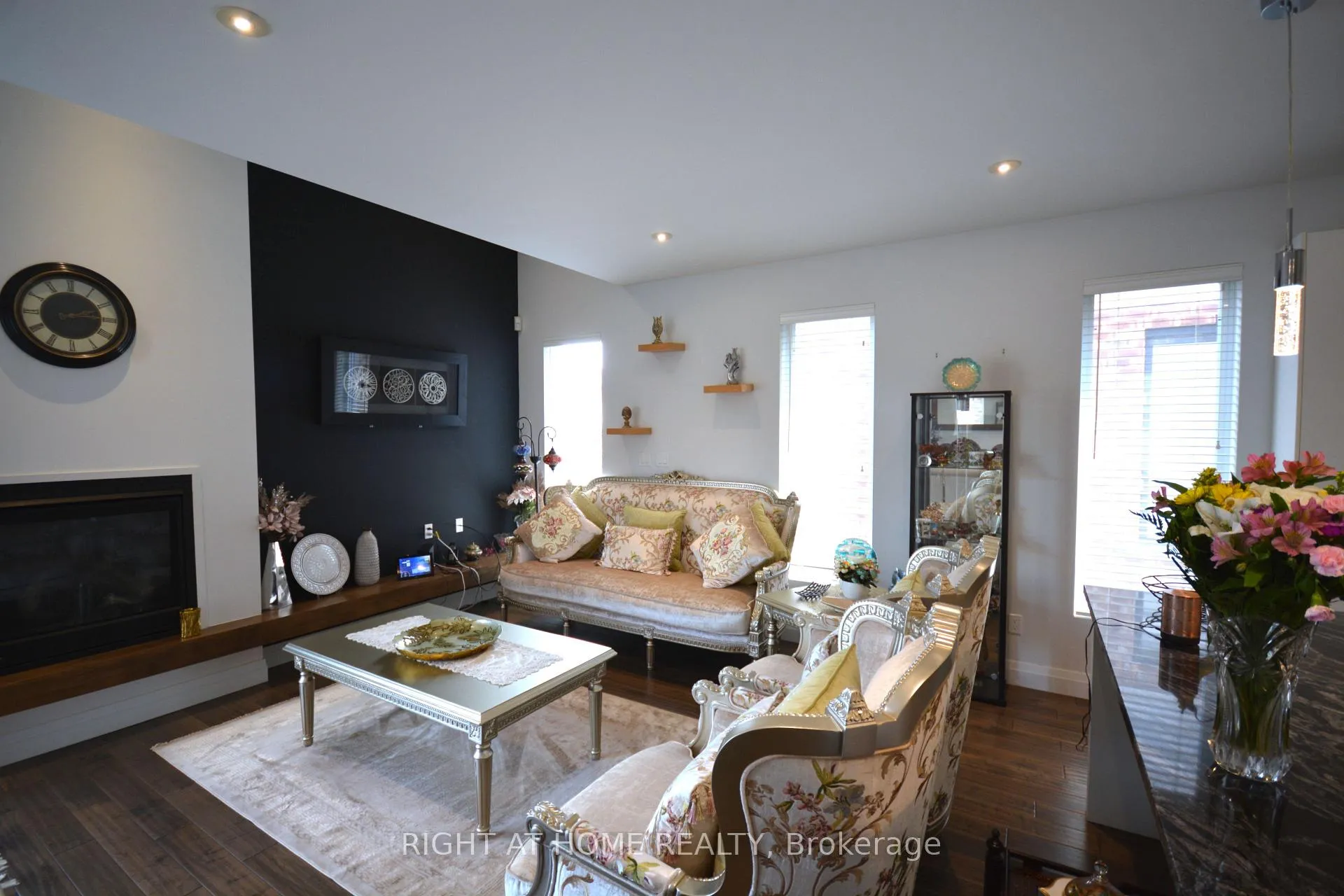Photo 14 of 598 Freeport Street, London, North E — HOMEH