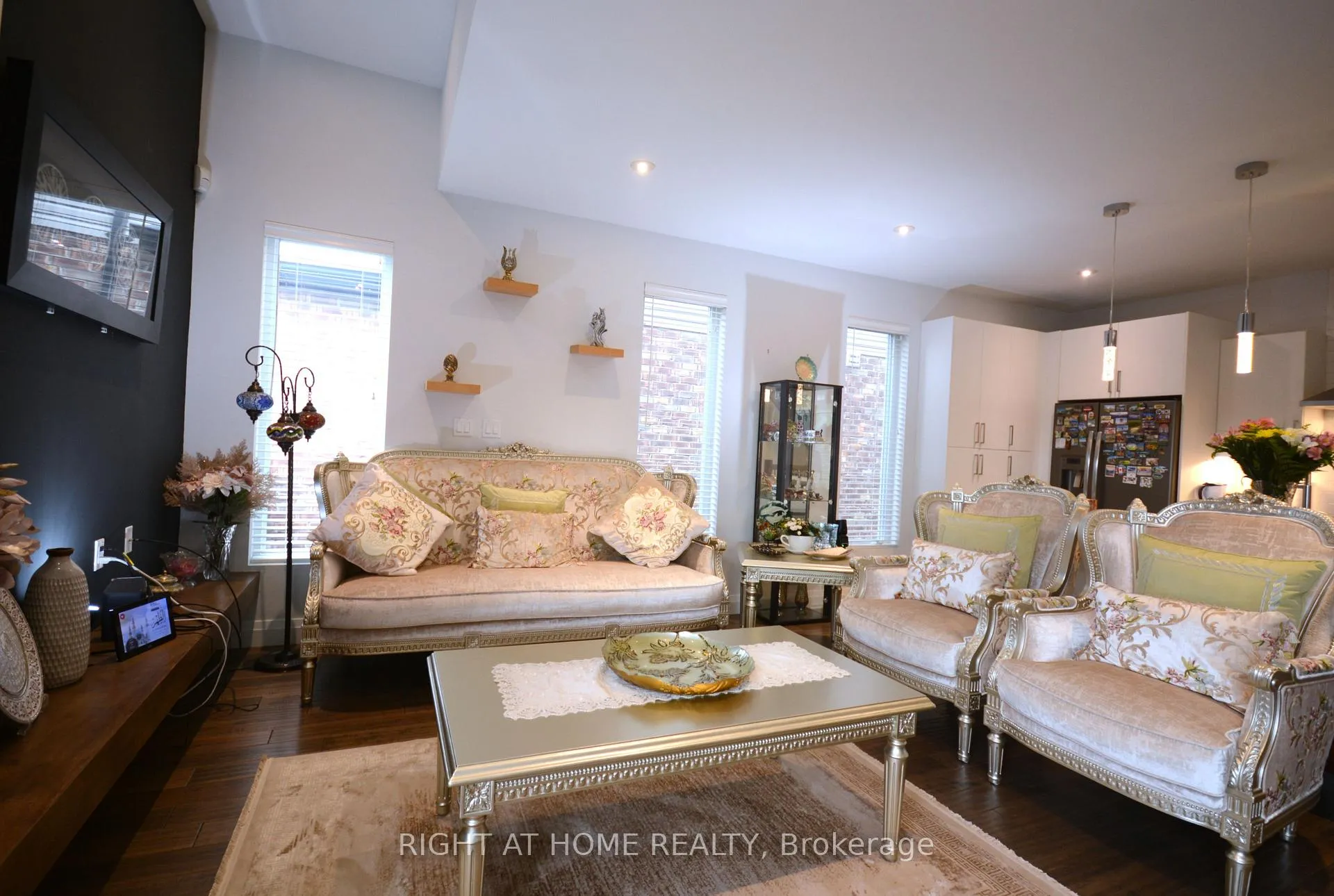 Photo 15 of 598 Freeport Street, London, North E — HOMEH