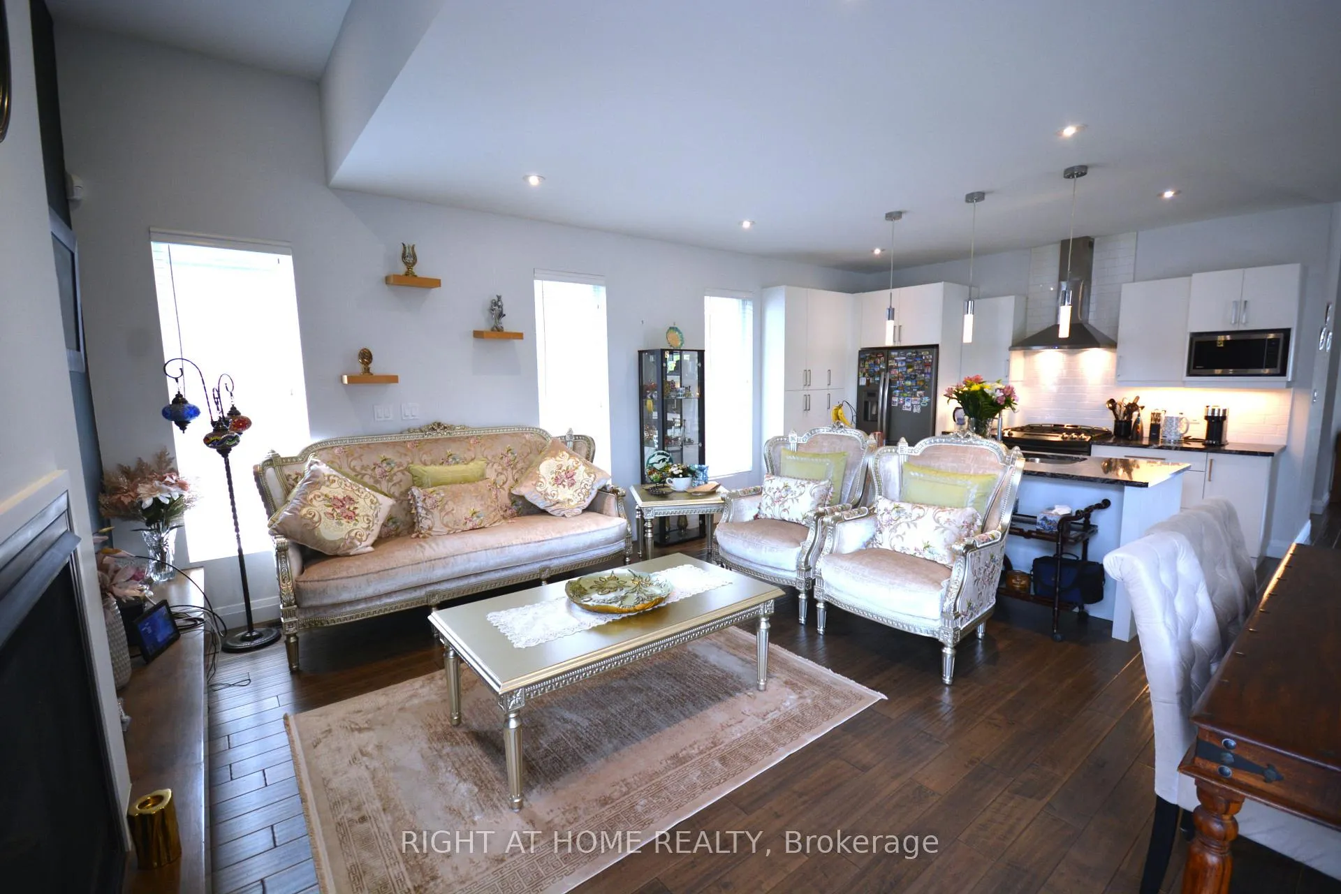 Photo 19 of 598 Freeport Street, London, North E — HOMEH