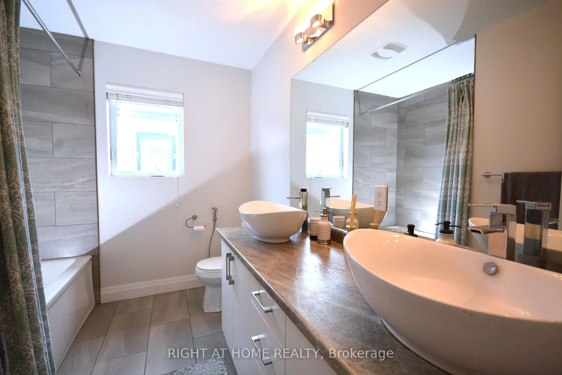 Photo 38 of 598 Freeport Street, London, North E — HOMEH