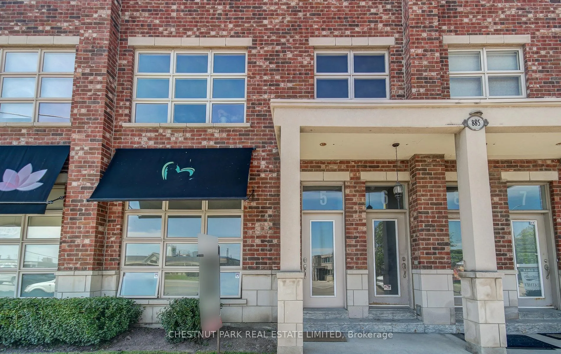 Front of Unit 5, 885 Lakeshore Road E