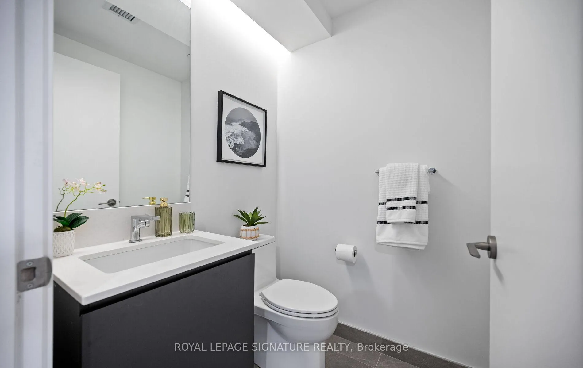 Photo 22 of Unit 407, 1414 Bayview Avenue, Toronto, Mount Pleasant East — HOMEH