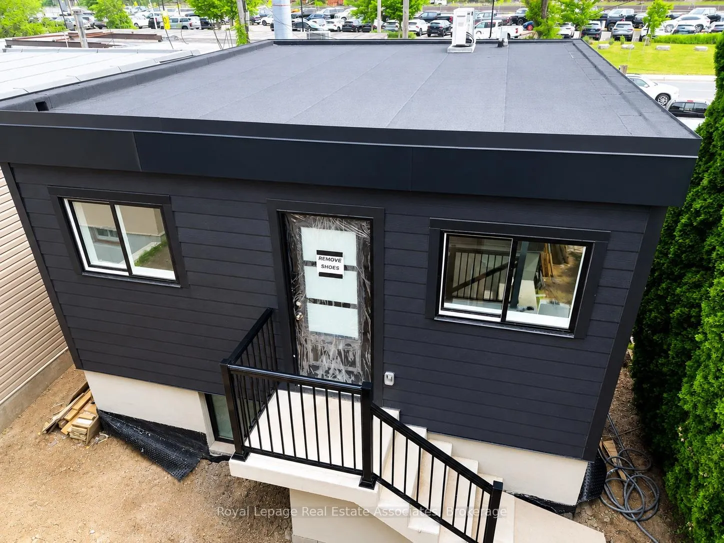 Front of Unit 1, 17 White Avenue