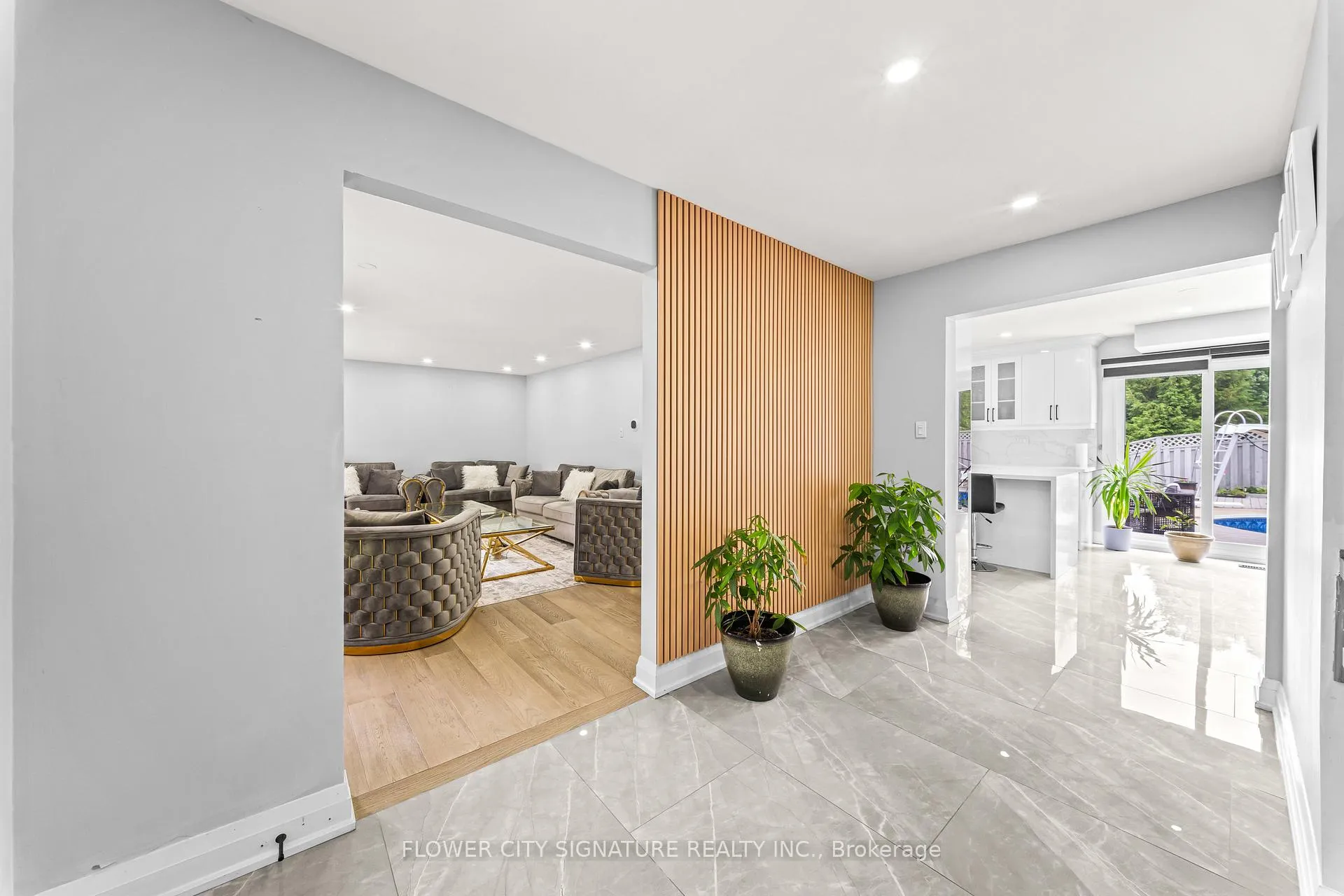 Photo 8 of 11 Damacus Drive, Mississauga, Meadowvale — HOMEH