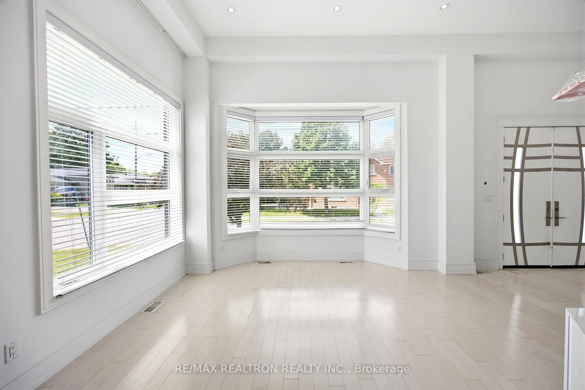 Photo 5 of 138 Almore Avenue, North York, Clanton Park — HOMEH