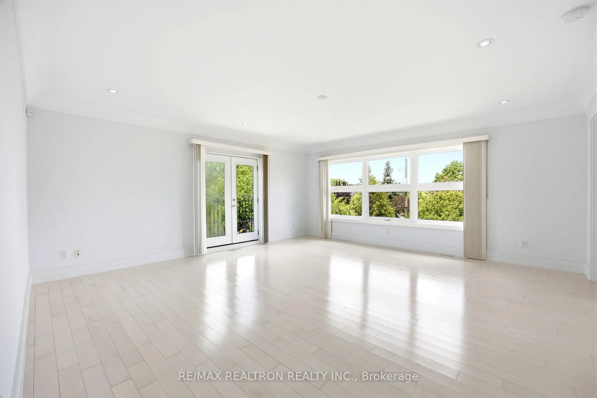 Photo 14 of 138 Almore Avenue, North York, Clanton Park — HOMEH