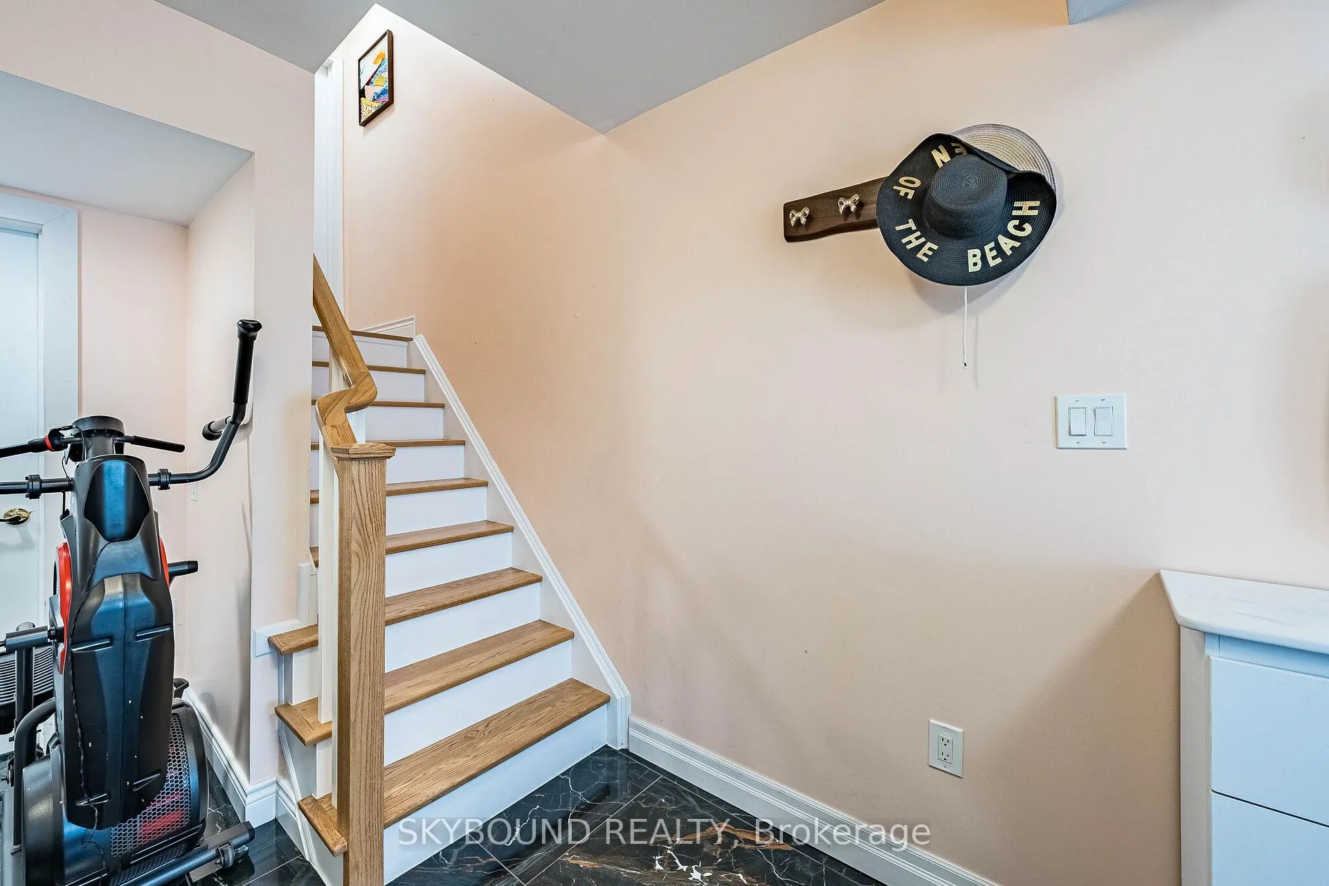 Photo 13 of 77 Cleanside Road, Scarborough, Clairlea-Birchmount — HOMEH