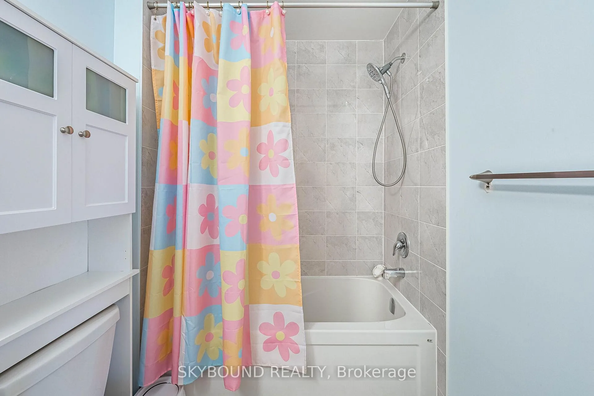 Photo 42 of 77 Cleanside Road, Scarborough, Clairlea-Birchmount — HOMEH