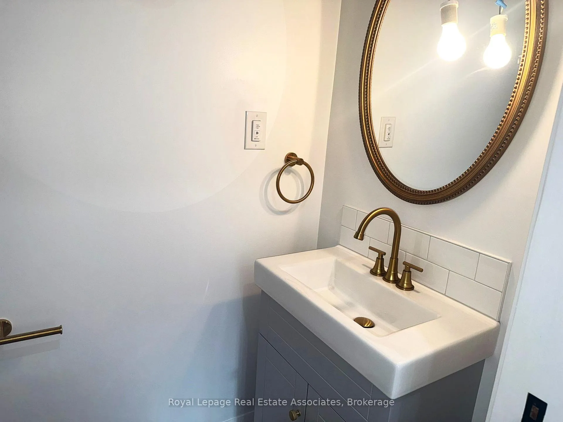 Photo 6 of Unit 4, 17 White Avenue, Toronto, Rockcliffe-Smythe — HOMEH