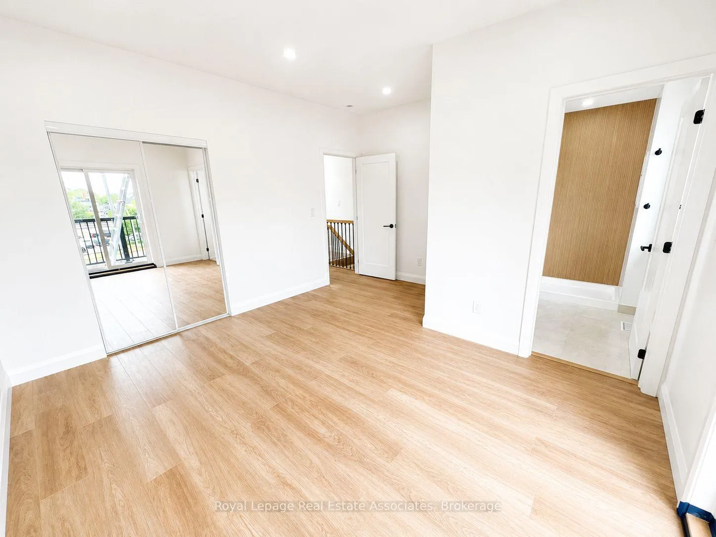 Photo 7 of Unit 4, 17 White Avenue, Toronto, Rockcliffe-Smythe — HOMEH